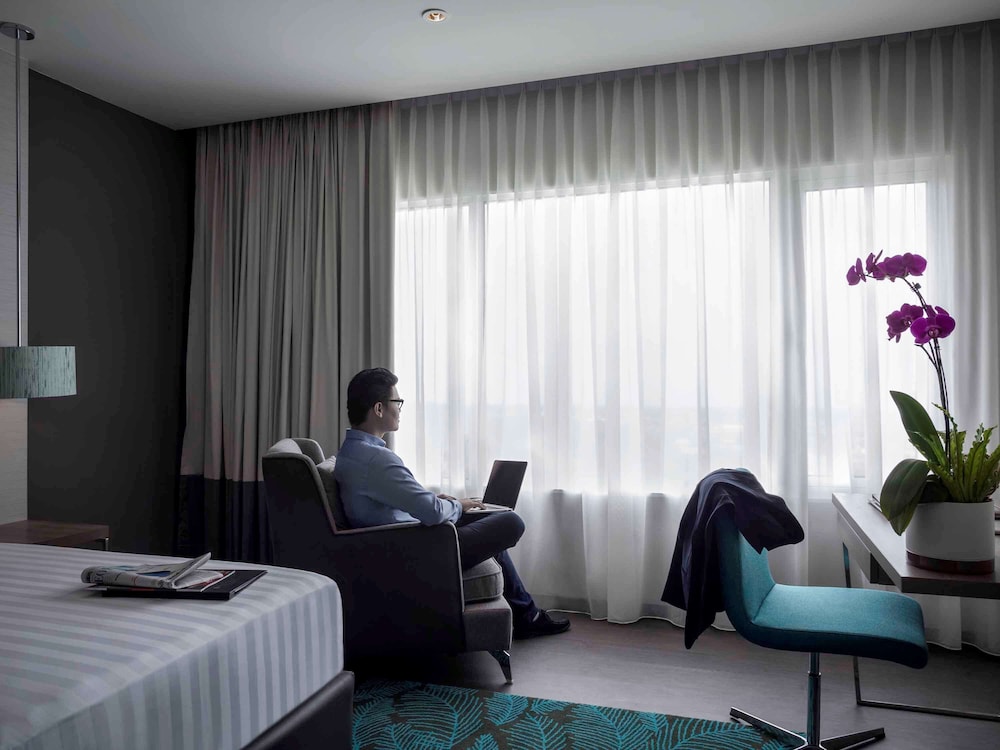 Superior Room, 1 King Bed, City View photo 2