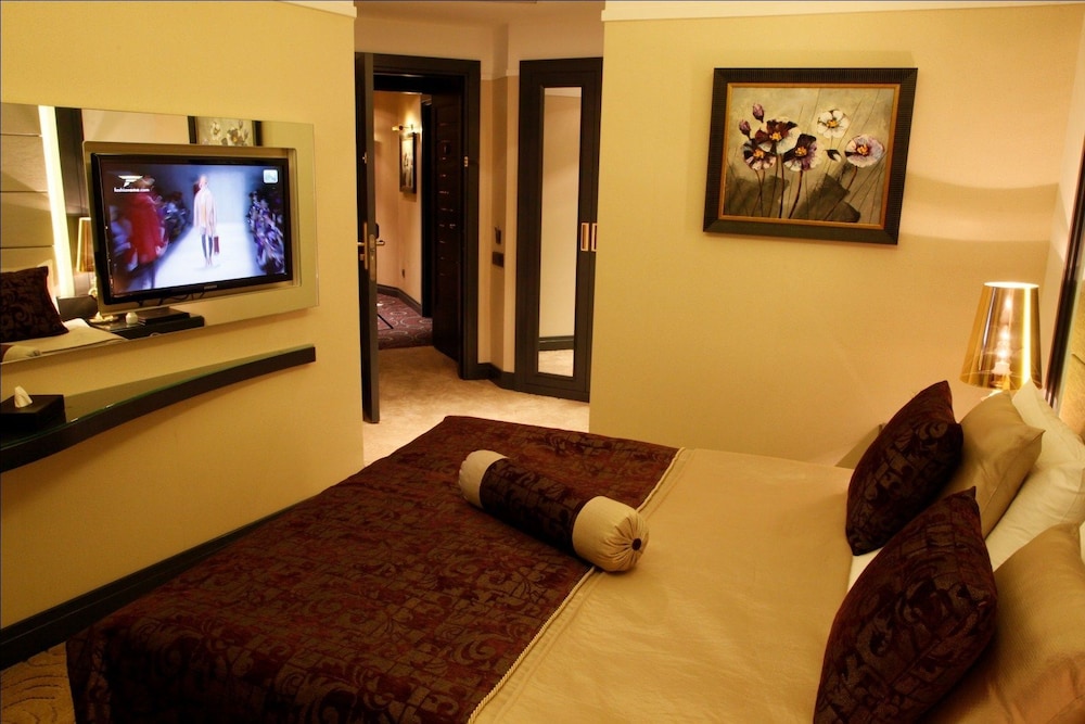 Family Room photo 1