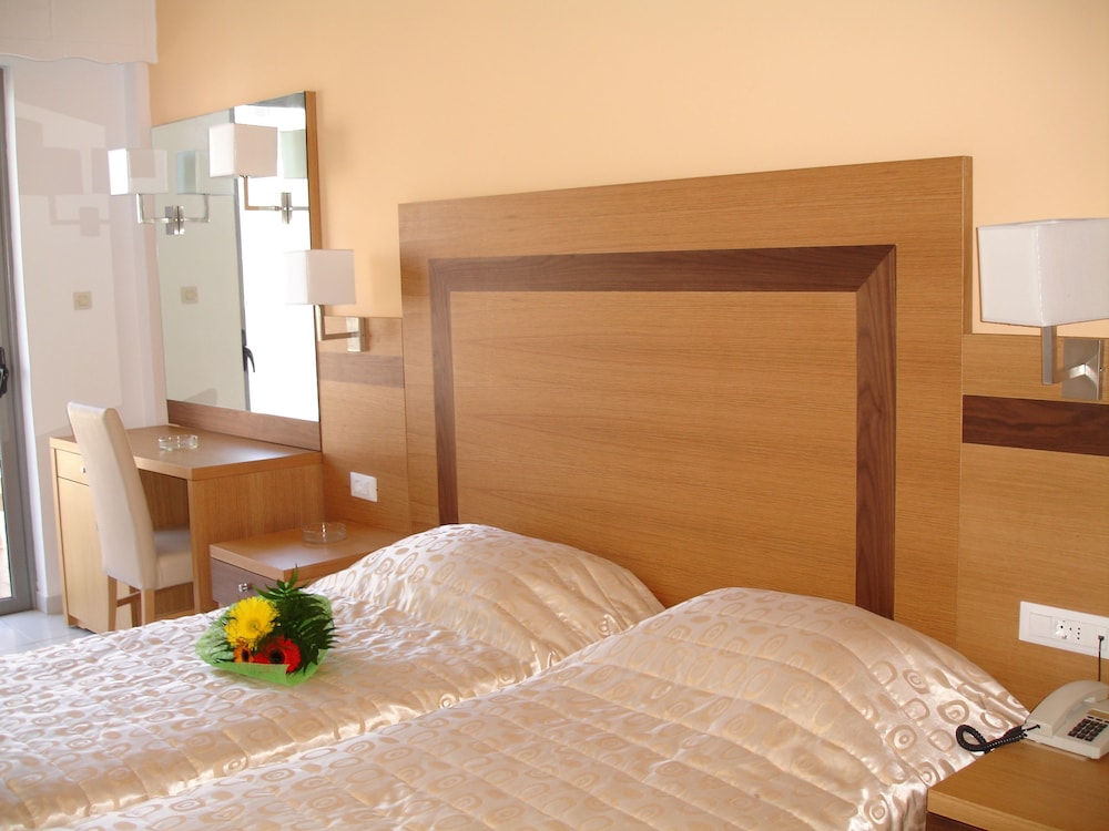 Standard Double Room - Photo 8