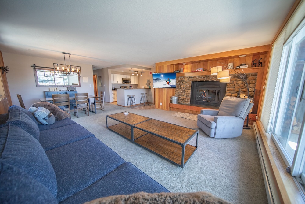 Condo (Pines 2161)