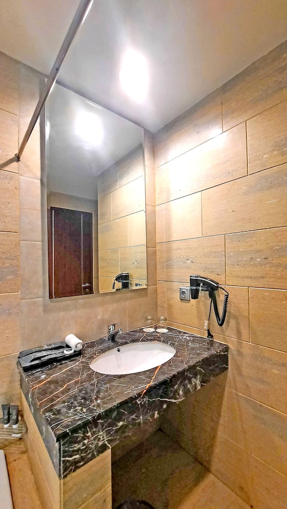 Business Room photo 2