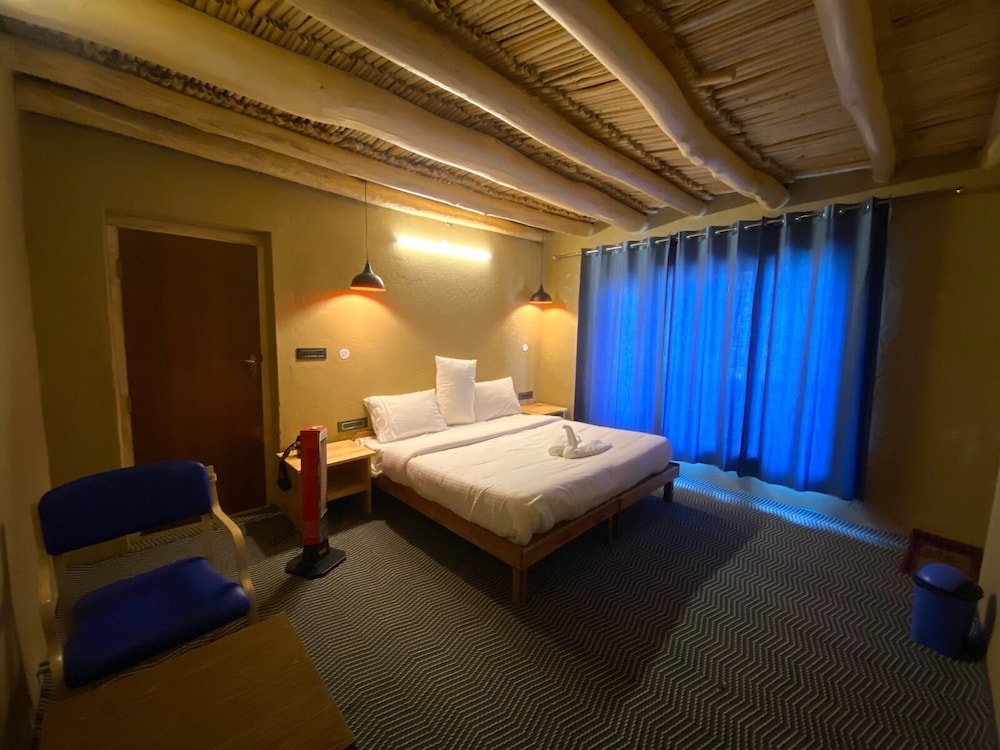 Deluxe Room - Photo 10