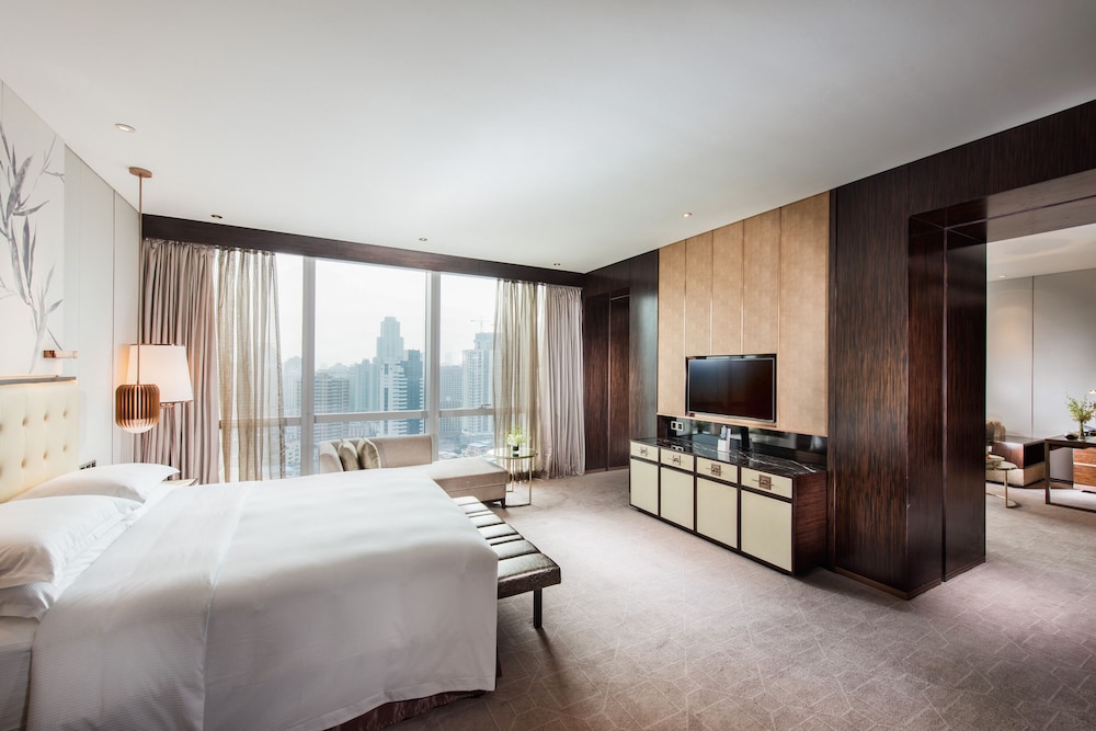 King Premier One-Bedroom Suite