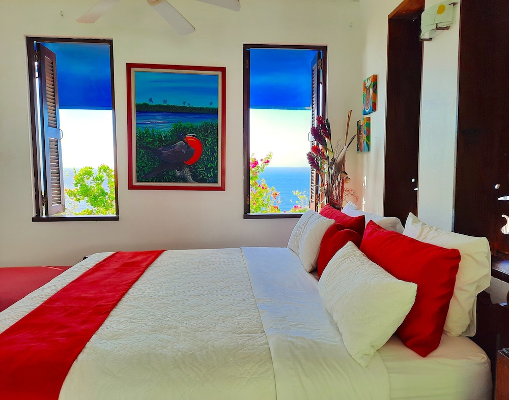 Deluxe Room, 1 King Bed, Balcony, Ocean View photo 1