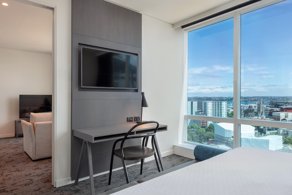 Suite, 2 Bedrooms, Tower (View) photo 2
