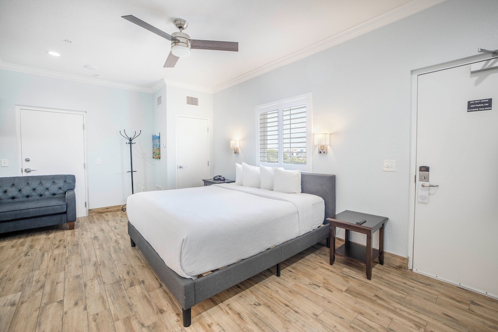 One King Bed (located Across the Street)