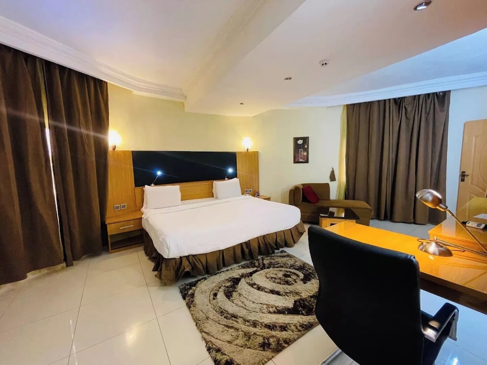 Economy Room, Balcony, City View photo 2