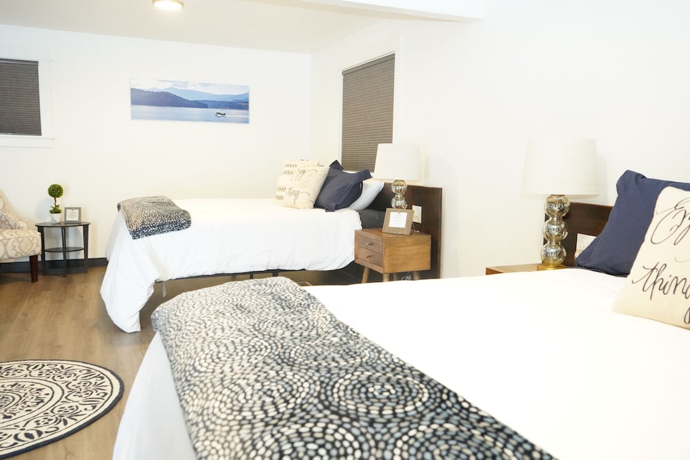 Superior Quadruple Room, Private Bathroom, City View