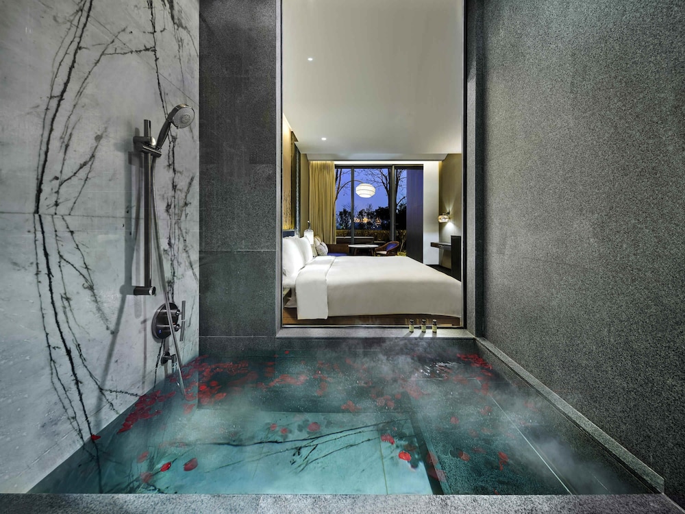 Deluxe Room, 2 Twin Beds, Garden View
