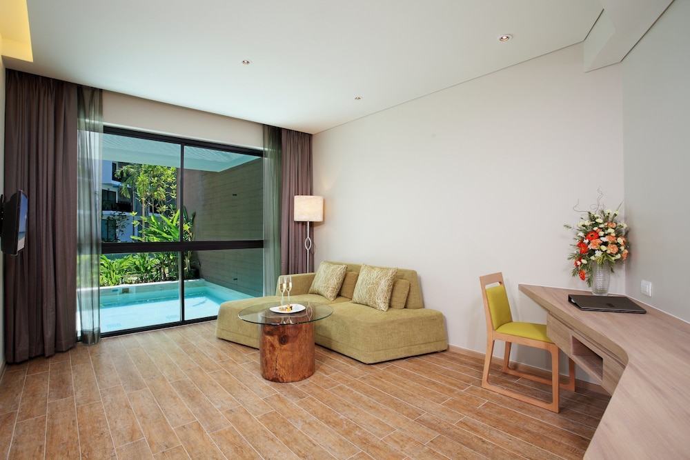 Premier Suite, 1 King Bed photo 2