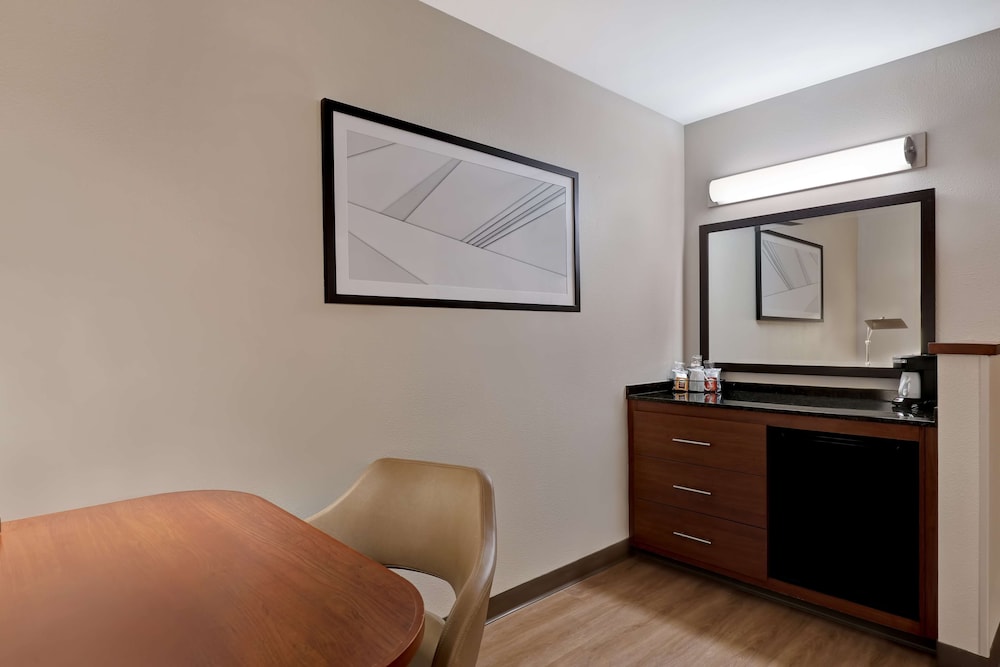 Room, 1 King Bed (High Floor)