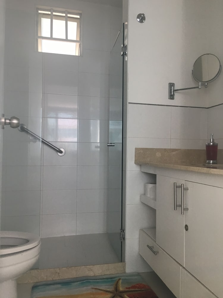 Panoramic Apartment, 2 Bedrooms, Ocean View, Beachside photo 2