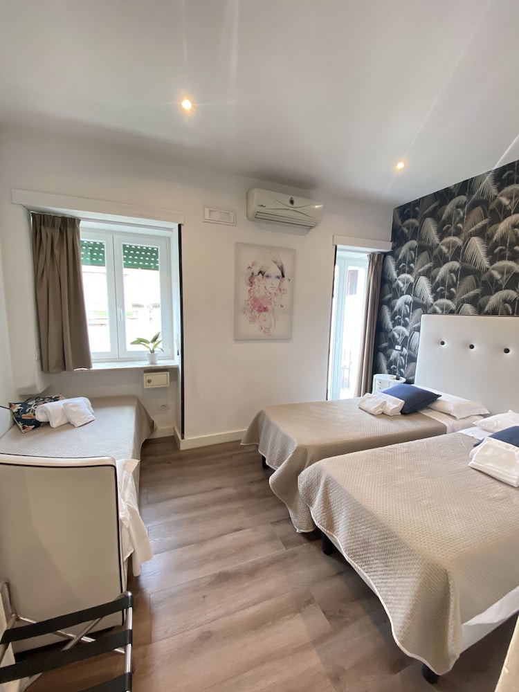 Standard Triple Room - Photo 13