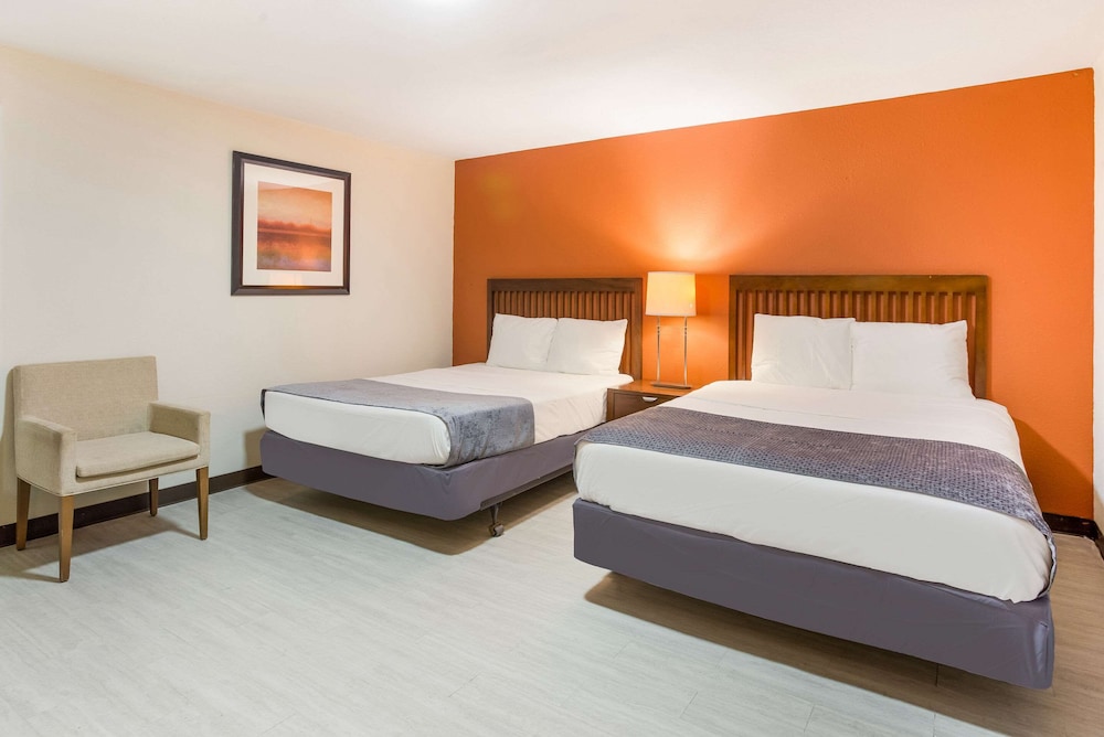 Standard Room, 2 Queen Beds, Non Smoking photo 1