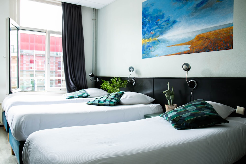 Standard Triple Room, 3 Twin Beds photo 3
