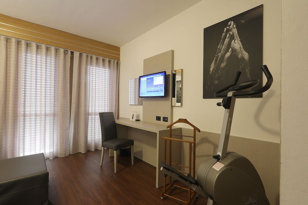 Superior Double or Twin Room photo 3