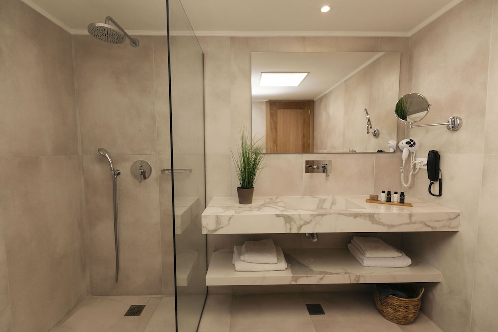 Deluxe Infinity Suite with Private Pool - Photo 2