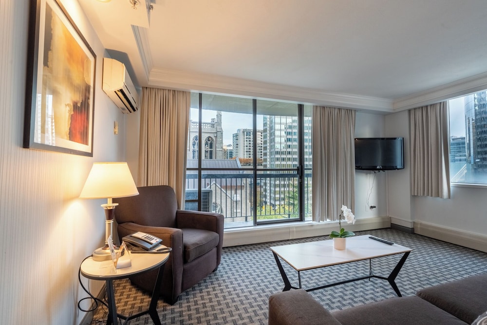 Premium Suite, 1 King Bed, Kitchen, Corner - Photo 5