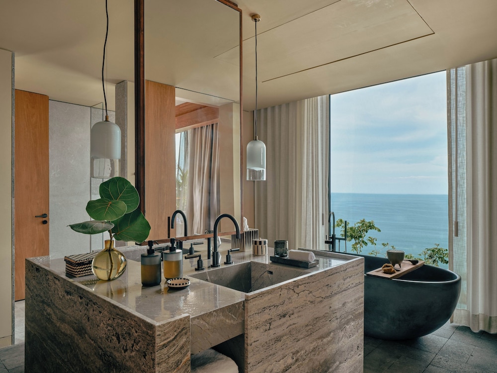 Studio Suite, Ocean View (Mountain)