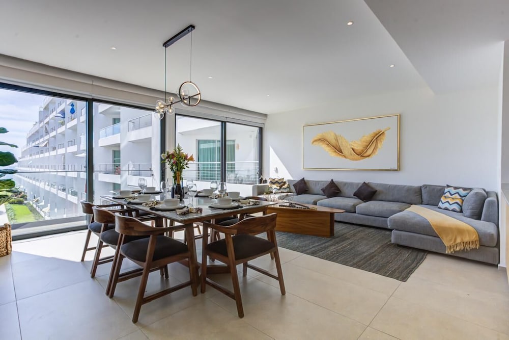 Superior Apartment, 3 Bedrooms, Pool View