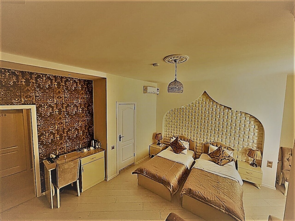 Family Suite, Multiple Beds, Partial Sea View - Photo 8