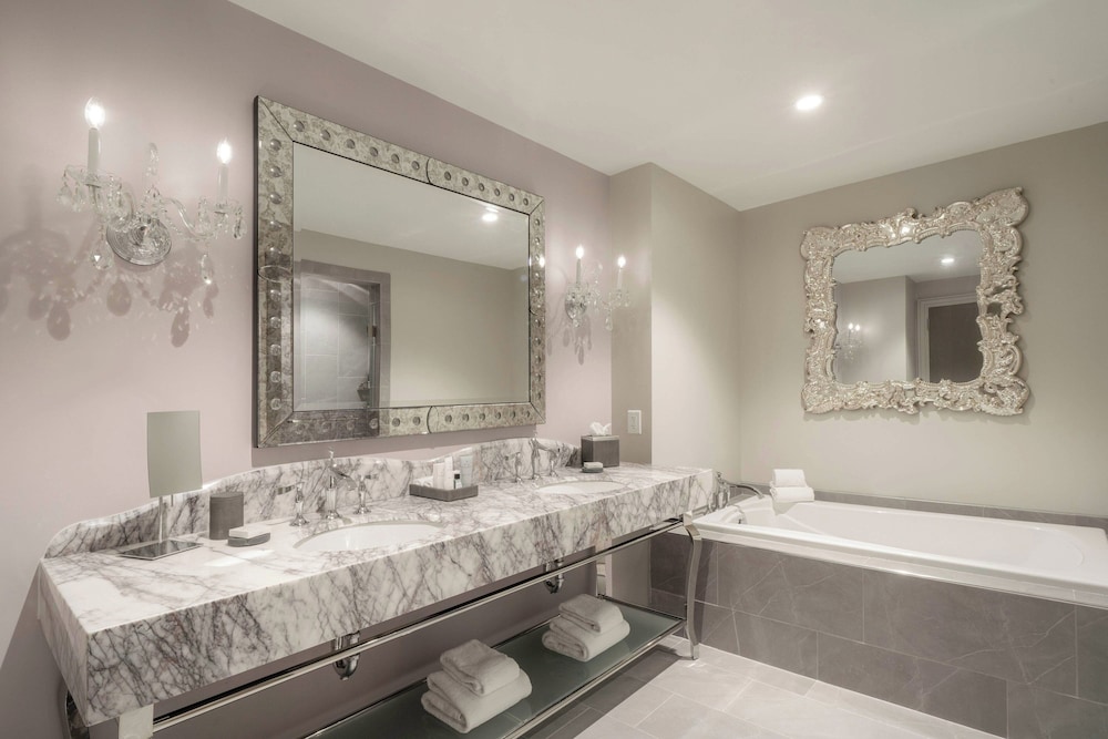 Executive Studio Suite, 1 King Bed with Sofa bed