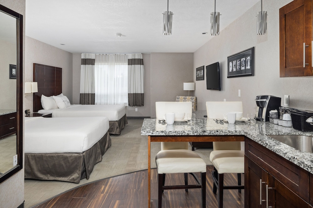 Deluxe Room, 2 Queen Beds photo 2