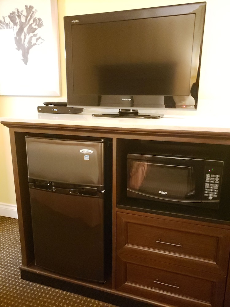 Room, Multiple Beds, Kitchen - Photo 6
