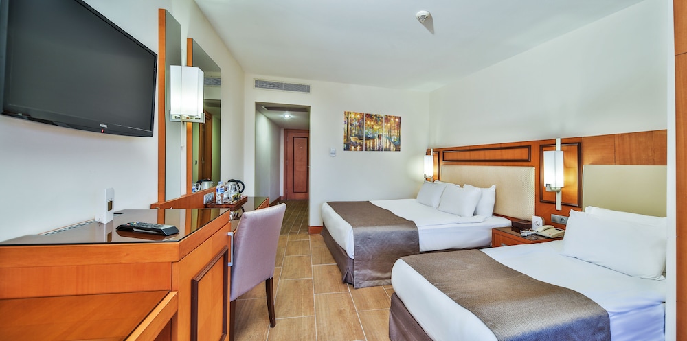 Standard Room, Partial Sea View