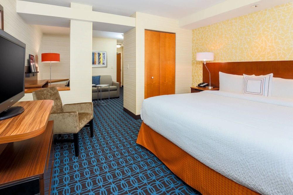Suite, 1 King Bed with Sofa bed (Mobility Accessible, Tub)