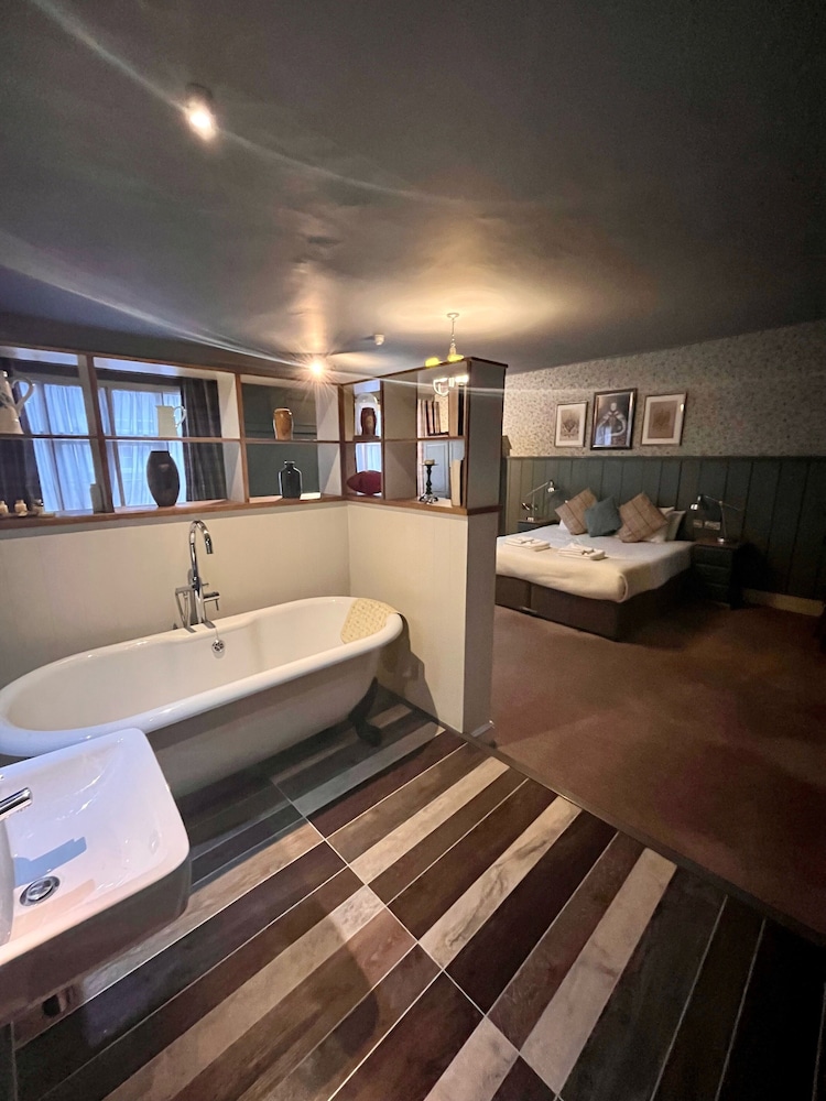 Superior Feature room photo 3