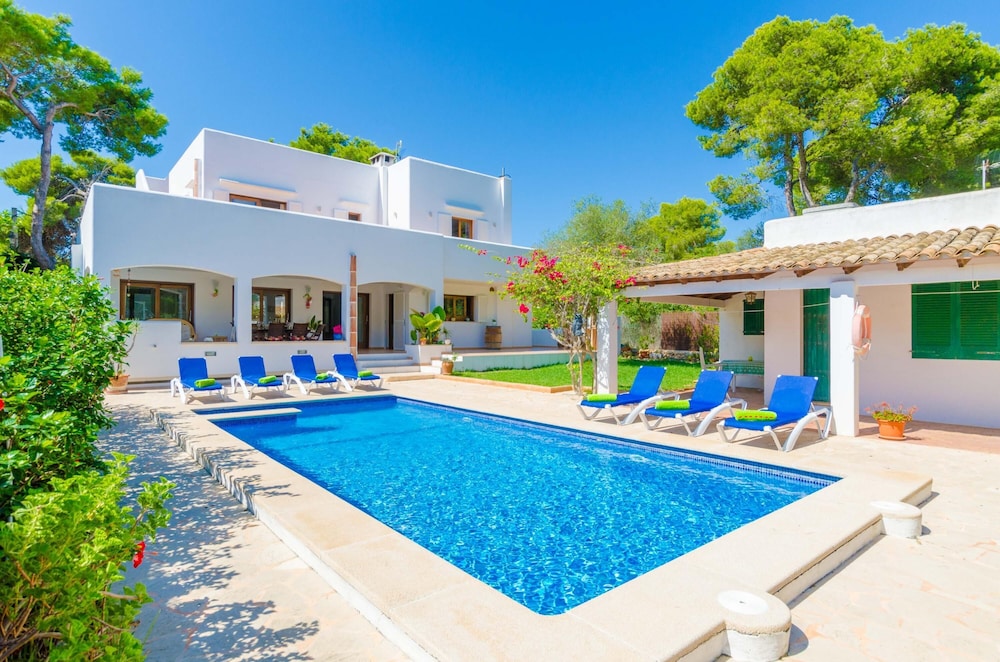 Villa photo 2