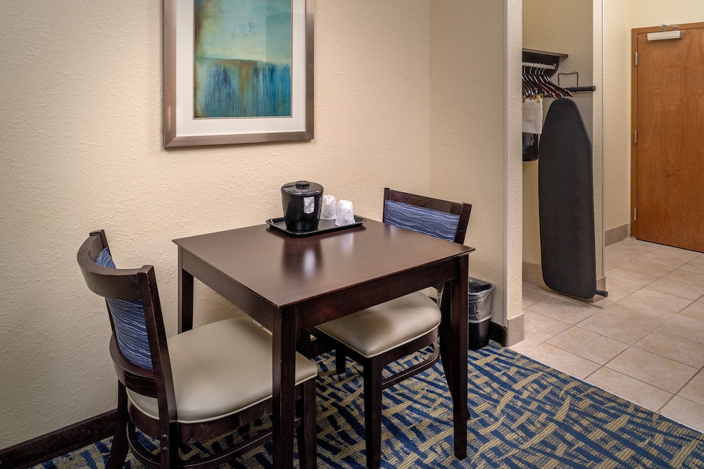 Suite, 1 King Bed with Sofa bed, Accessible (Mobility, Accessible Tub) photo 2