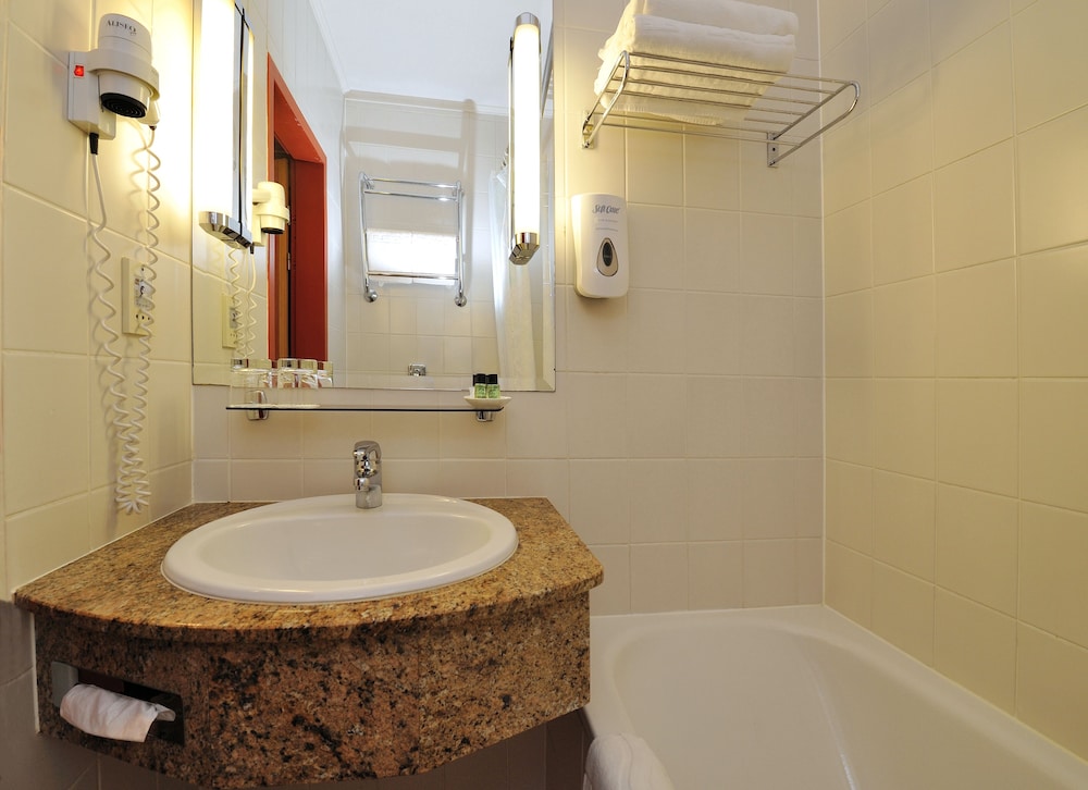 Superior Double Room, River View thumbnail 5