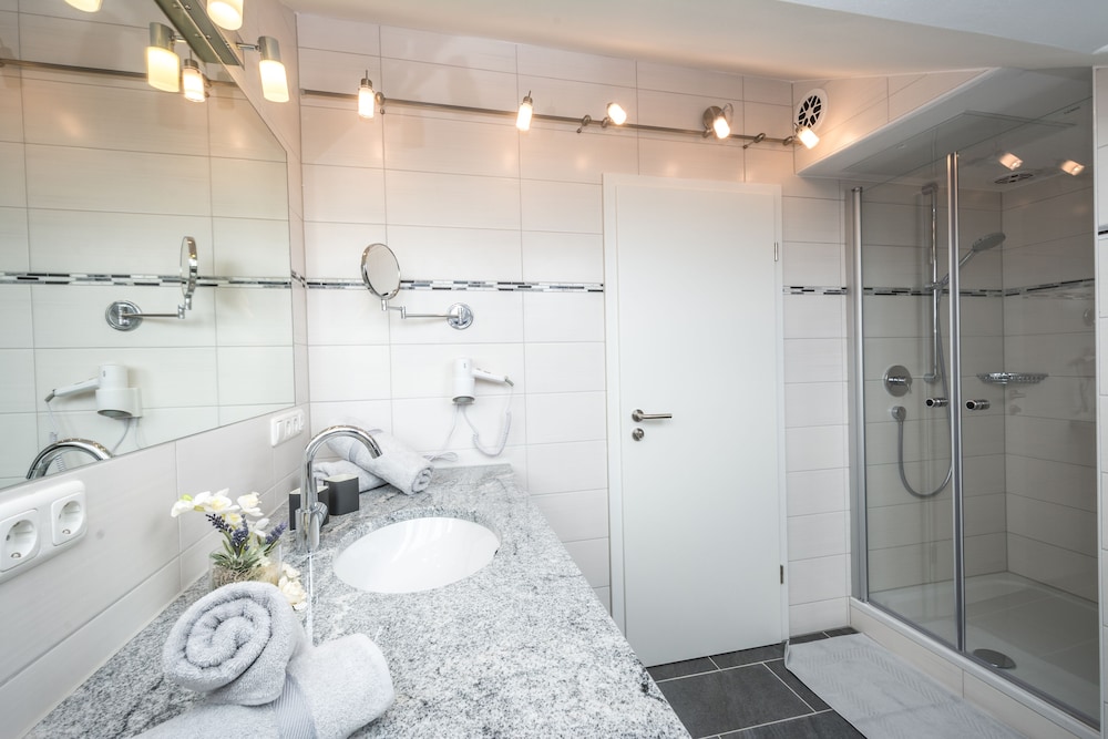 Grand Suite, 2 Bedrooms, Ground Floor photo 3