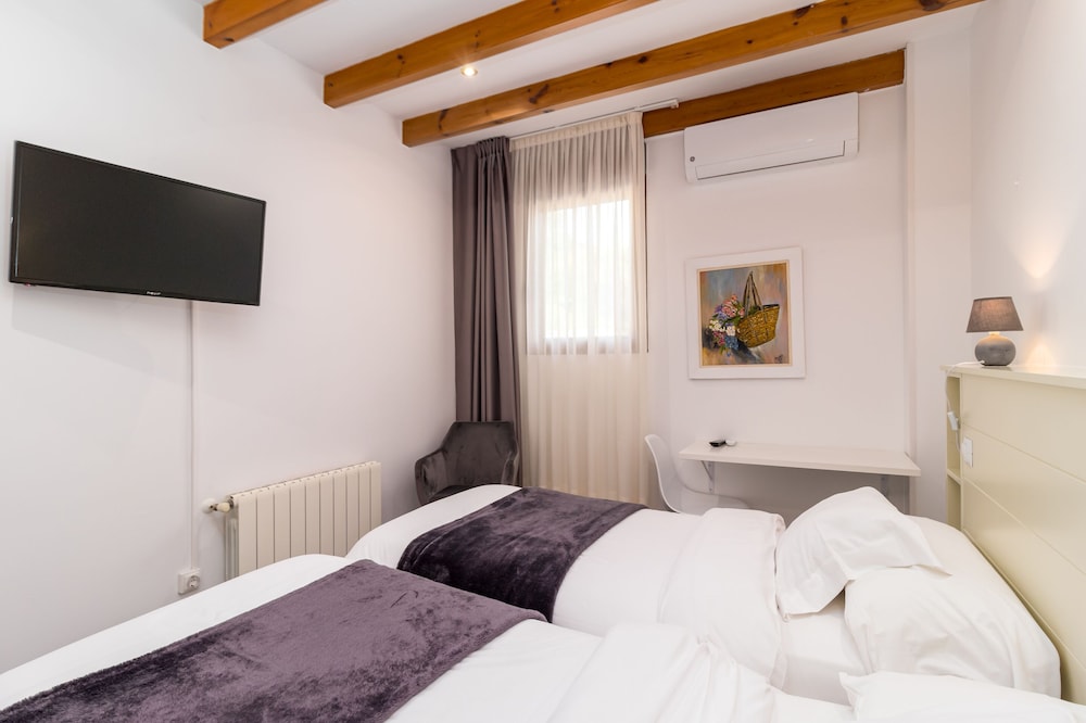 Standard Double Room - Photo 2
