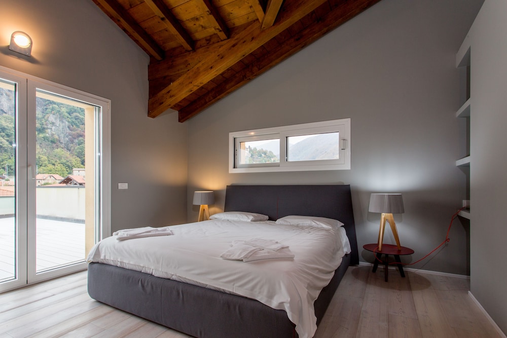 Luxury Apartment, 4 Bedrooms, Non Smoking, Lake View photo 1