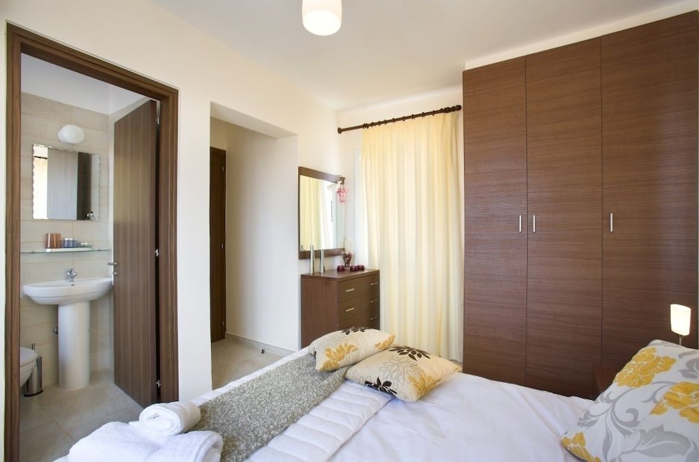 Condo, 2 Bedrooms photo 2