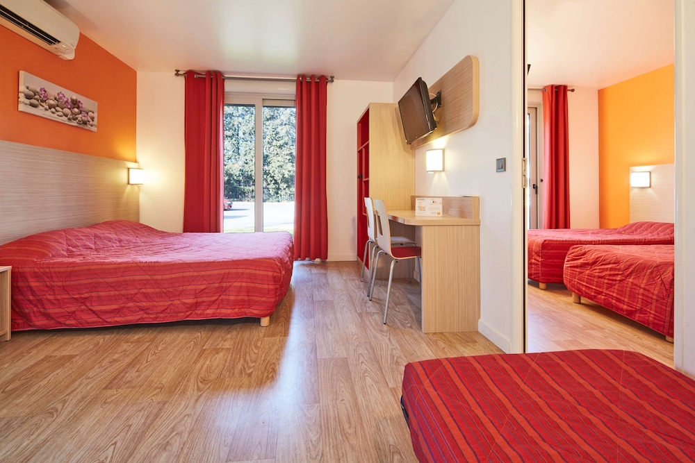 Standard Room, Multiple Beds photo 1