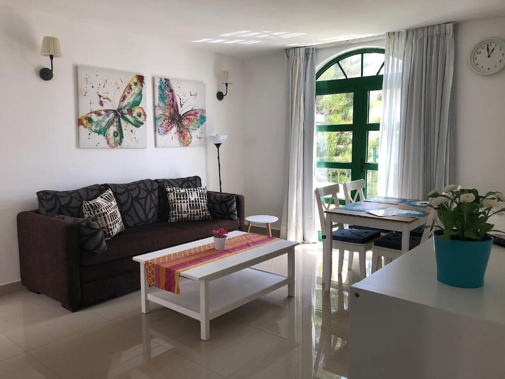 Apartamento de Dos Dormitorios en Planta Baja con Terraza