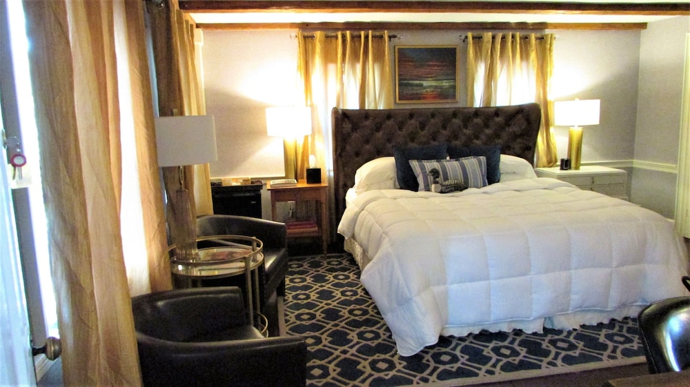 Suite, 1 King Bed, Mountain View photo 3