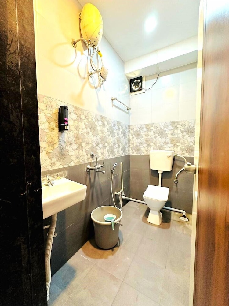 Super Deluxe Room With City View - Photo 2