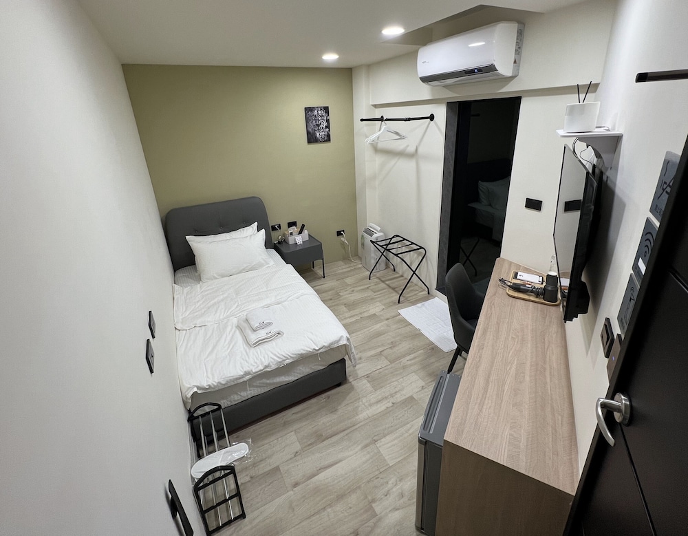 Basic Single Room photo 3