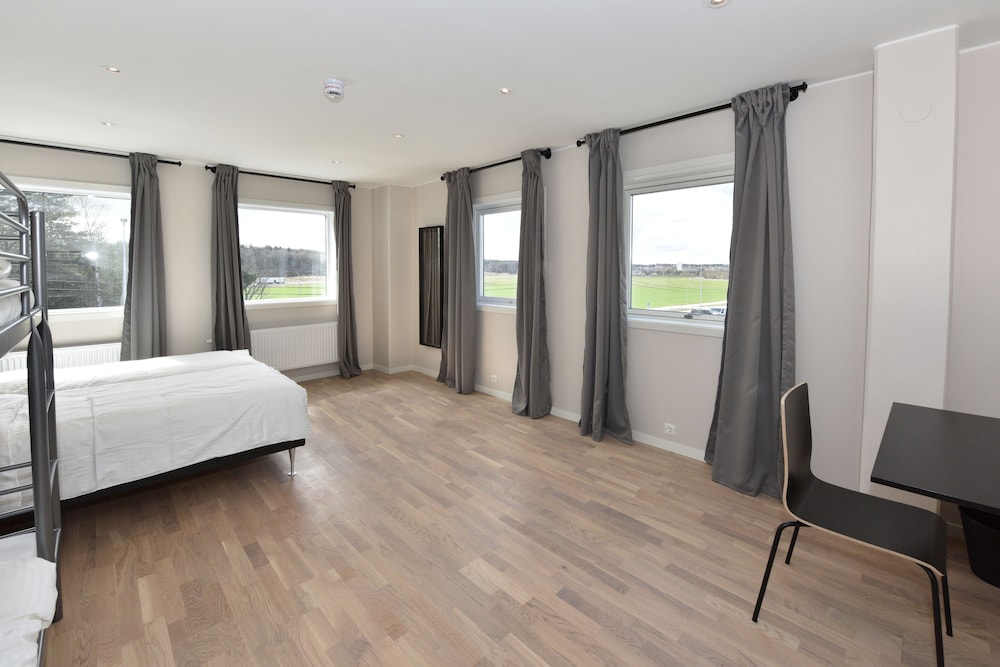 Basic Quadruple Room, Multiple Beds, Shared Bathroom photo 3