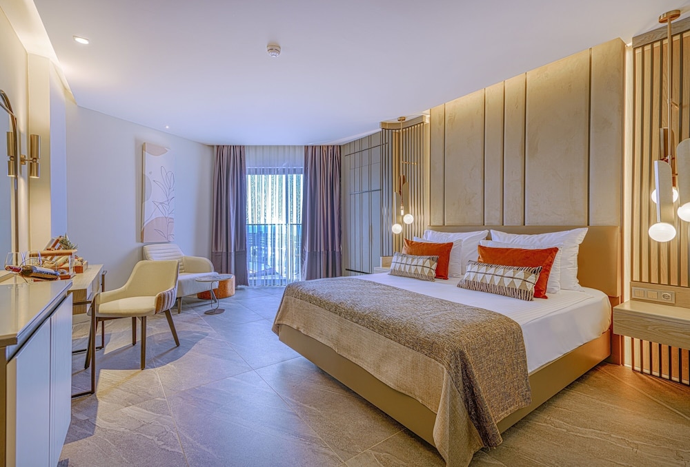 Superior Double Room, Partial Sea View