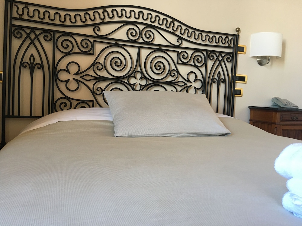 Standard Room, 1 Double Bed photo 3