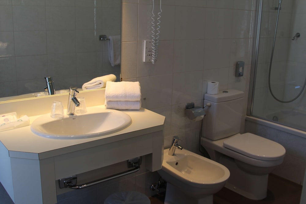 Executive Room, 2 Twin Beds, Non Smoking (Larger Room) - Photo 1