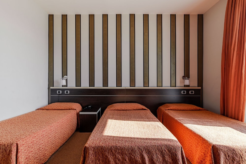Deluxe Triple Room - Photo 3