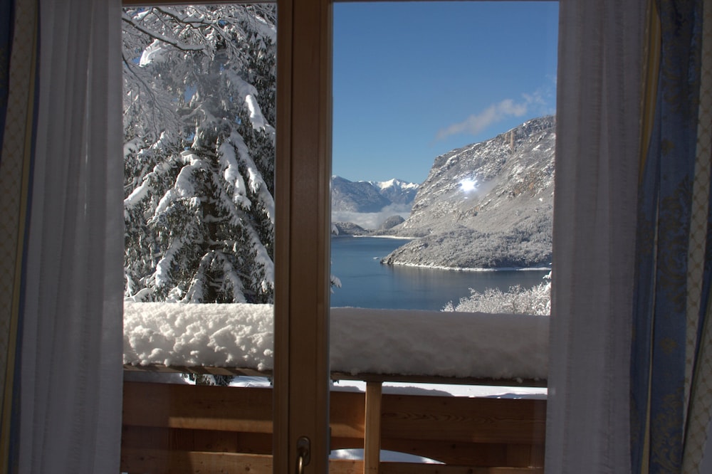 Comfort Room, Balcony, Lake View photo 3