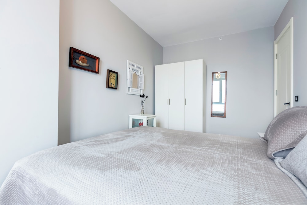 Luxury decorated apartment in high Floor  with a balcony photo 2